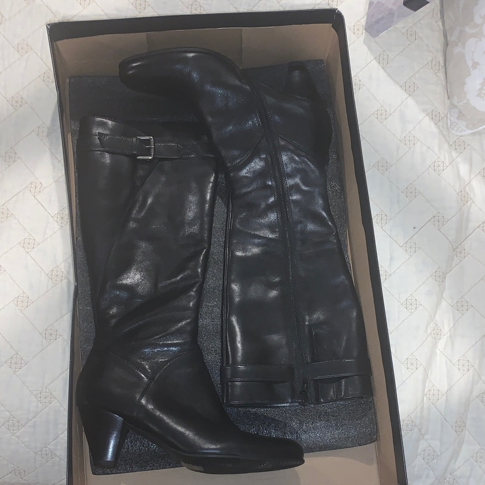 Ecco Black Leather Heeled Boots
